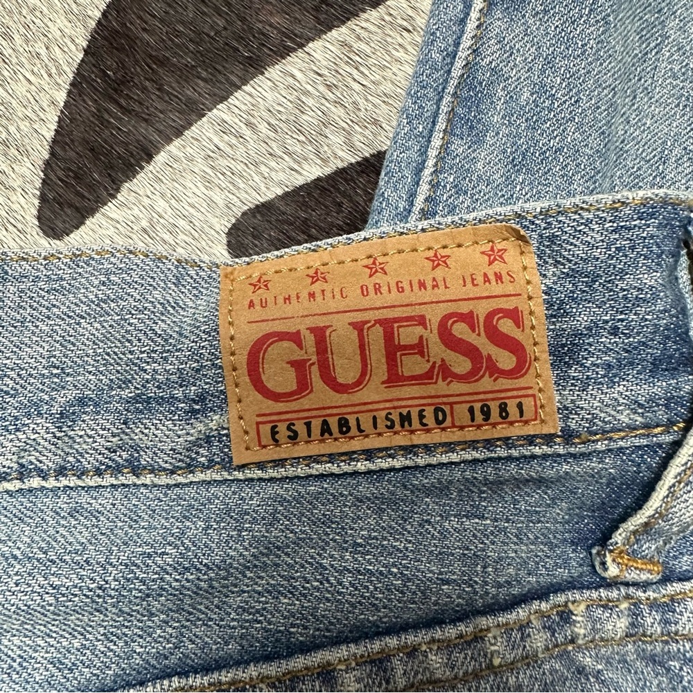 Vintage Guess Bootcut Distressed Light Wash Jeans Size 33 - Picture 4 of 10
